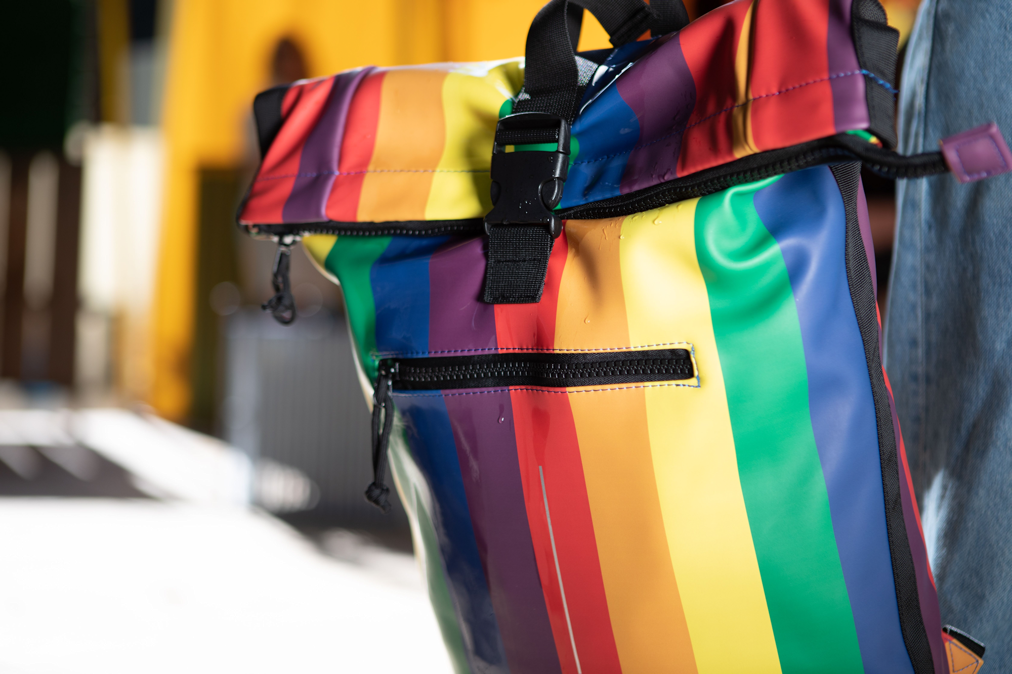 New Rebels Mart Roll Up Rolltop Kurier Rucksack New York, wasserabweisend, Laptopfach Regenbogen